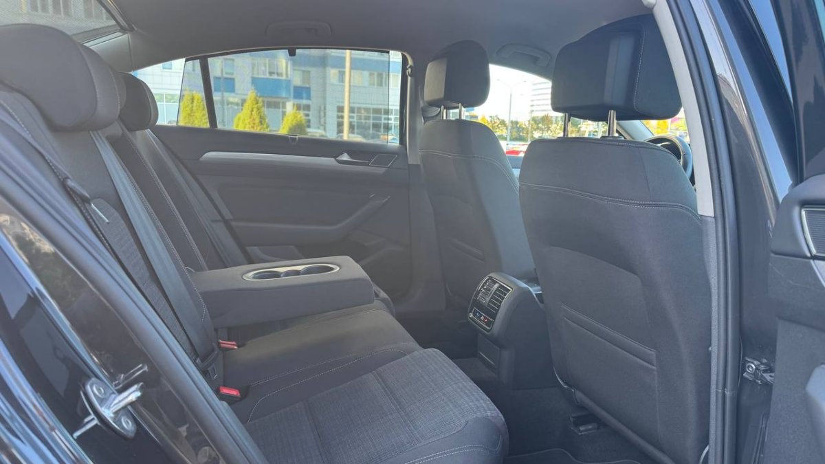Volkswagen Passat комплектация Business седан